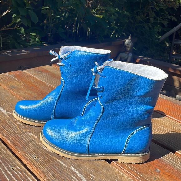 Blue shearling lined slip on boots - Picture 3 of 4